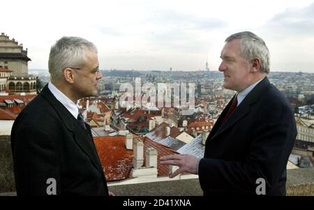 Czech Prime Minister Vladimir Spidla (L) listens to his guest, Irish Prime Minister Bertie Ahern, on a balcony of Hrzan's Palace above Prague January 30, 2003. Ahern is on a one-day visit to Prague. REUTERS/Petr Josek  PJ/GB