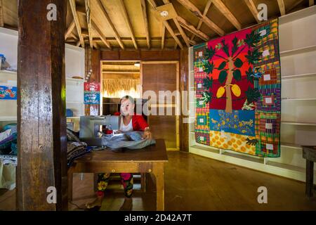 Quilt making in Caohagan Island off Cebu in the Phlippines Stock Photo