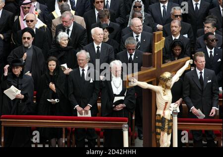 Pope John Paul II Funeral - Trafalgar Square Stock Photo - Alamy