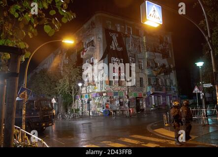Berlin, Germany. 09th Oct, 2020. Police officers are standing at an intersection in front of the evacuation of the squatted house 'Liebig 34'. The house 'Liebigstraße 34' is to be evacuated at 7.00 a.m. Credit: Paul Zinken/dpa/Alamy Live News Stock Photo