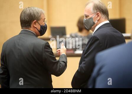 Berlin, Germany. 09th Oct, 2020. Armin Laschet (l), Prime Minister of North Rhine-Westphalia, talks with Reiner Haseloff (both CDU), Prime Minister of Saxony-Anhalt, at the beginning of the Bundesrat session. Credit: Wolfgang Kumm/dpa/Alamy Live News Stock Photo