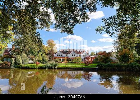 Exclusive private properties on a quiet backwater of the River Wey Navigation canal, Weybridge Surrey England UK Stock Photo