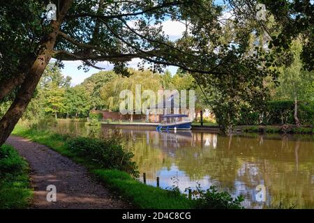 Exclusive private properties on a quiet backwater of the River Wey Navigation canal, Weybridge Surrey England UK Stock Photo