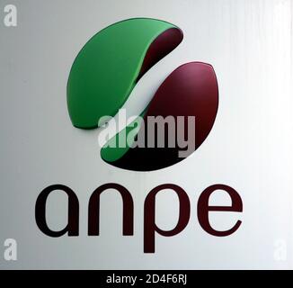 The Logo Of France S Unemployment Agency Anpe Agence Nationale Pour L Emploi Is Seen On The Building Of Vincennes Local Agency September 07 2004 Stock Photo Alamy