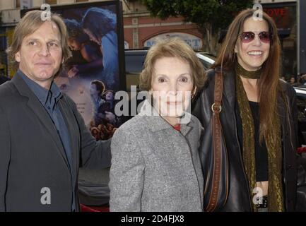Former first lady Nancy Reagan (C) and her daughter Patti Davis (R) are escorted by Douglas Wick, co-producer of the fantasy adventure motion picture 'Peter Pan,' at Grauman's Chinese Theatre in the Hollywood section of Los Angeles, California December 13, 2003. 'Peter Pan' opens in the United States on Christmas Day, December 25. REUTERS/Jim Ruymen  JR/GAC