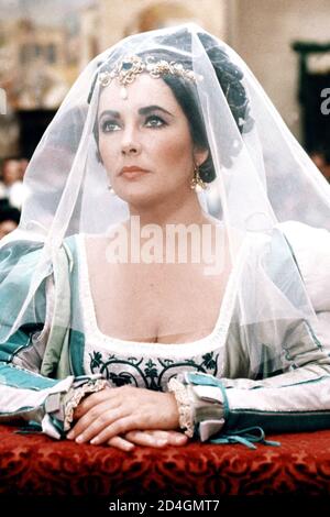 ELIZABETH TAYLOR in THE TAMING OF THE SHREW (1967), directed by FRANCO ZEFFIRELLI. Credit: COLUMBIA PICTURES / Album Stock Photo