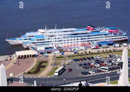 NIZHNY NOVGOROD, RUSSIA - May 27, 2018. Cruise ships at berth in Nizhny Novgorod. Square in front of the Chkalov staircase. Stock Photo