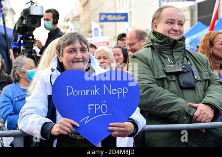 Vienna, Austria. 09th Oct, 2020. Final election campaign of the FPÖ (Freedom Party Austria) for the mayoral elections on October 11, 2020. Picture shows supporters of the FPÖ. Stock Photo