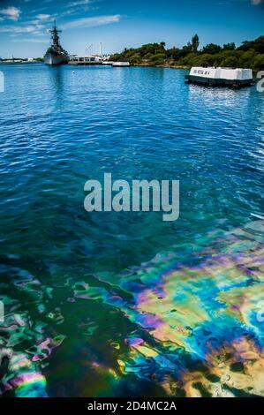 Oil leaking from the USS Arizona in Pearl Harbor Stock Photo - Alamy