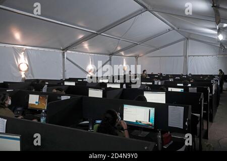 RAMLA, ISRAEL - OCTOBER 08: Military personnel using computers to conduct epidemiological investigations at the Israeli army’s coronavirus task force headquarters on October 08, 2020 near the city of Ramla in Israel. The 'Alon' Coronavirus Command Center, located at the Home Front Command base assists health officials with testing and epidemiological investigations of COVID-19 patients in order to shorten the testing procedure and cut the chain of infection in the country. Stock Photo