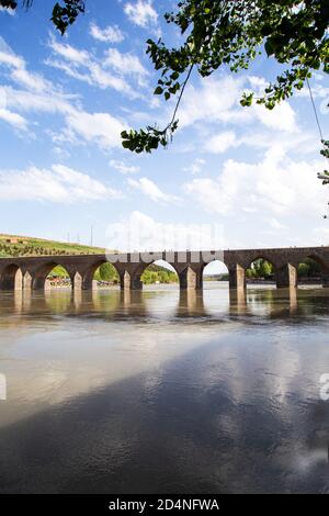 The Dicle Bridge is a historic bridge in Diyarbakır over the river Tigris (Turkish: Dicle) in southeastern Turkey. Stock Photo