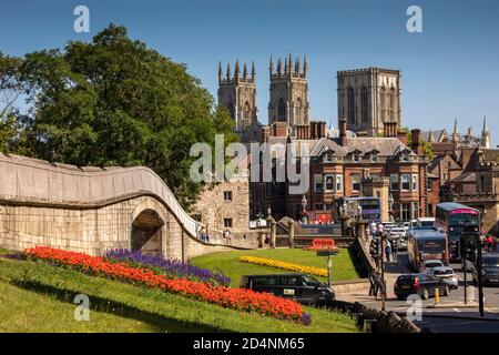 UK, England, Yorkshire, York, city walls at War Memorial Gardens with Minster beyond Stock Photo