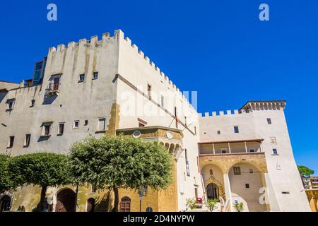 Pitigliano (Tuscany Italy) perched on a tuff cliff, Old Town and alleys Stock Photo