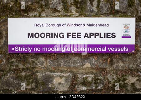 19 September 2020 - Windsor, UK: Warning sign indicating Mooring Fee Applies Stock Photo