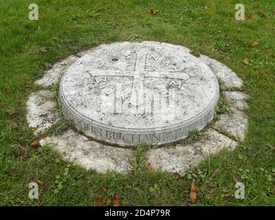 Memorial of novelist, historian and politician, John Buchan, 1st Baron Tweedsmuir, in the churchyard at Elsfield, Oxfordshire, UK Stock Photo