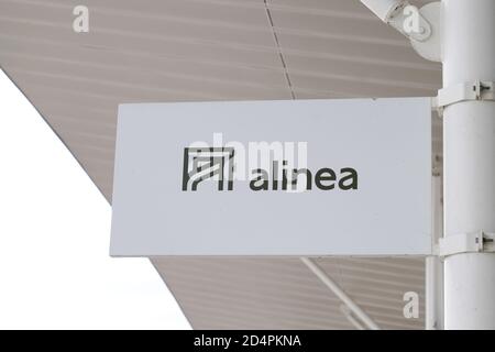 Bordeaux , Aquitaine / France - 10 01 2020 : Alinea sign and logo front of french store interior home decoration Stock Photo