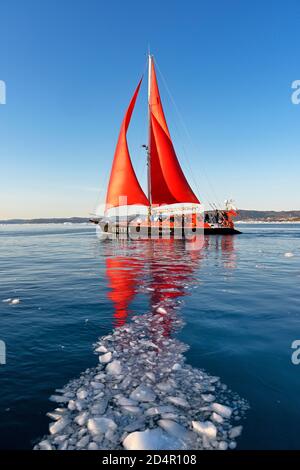 Red sailing boat in drift ice, Icefjord, UNESCO World Heritage Site, Disko Bay, Ilulissat, West Greenland, Greenland, North America Stock Photo