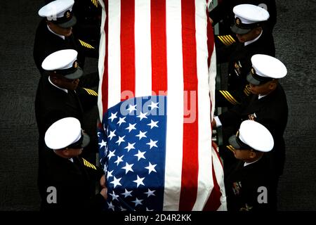 200120-N-YQ383-1001 PACIFIC OCEAN (Jan. 20, 2020) Chief petty officers carry a casket aboard the aircraft carrier USS Theodore Roosevelt (CVN 71) during a burial at sea Jan. 20, 2020. The Theodore Roosevelt Carrier Strike Group is on a scheduled deployment to the Indo-Pacific. (U.S. Navy photo by Mass Communication Specialist 3rd Class Brandon Richardson) Stock Photo