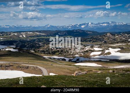 Snow in summer along the Beartooth Pass (US Highway 212), along with beautiful alpine mountain views in Montana and Wyoming Stock Photo