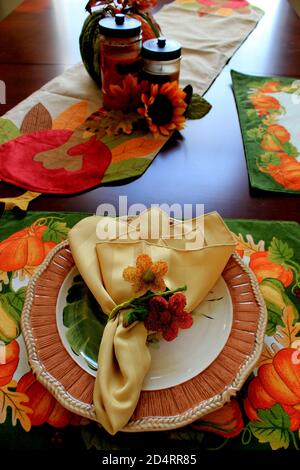 Autumn tablesetting with plate, napkin and placemat Stock Photo