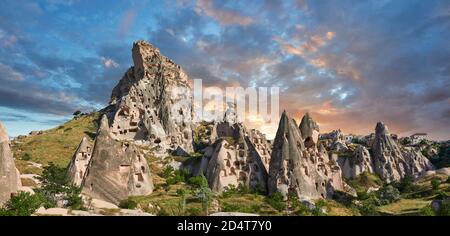 Pictures & images of Uchisar Castle the cave city houses in the fairy chimney of Uchisar, near Goreme, Cappadocia, Nevsehir, Turkey Stock Photo