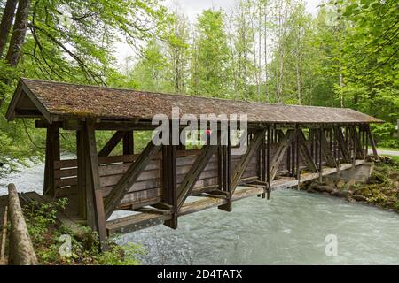 Oberer Renksteg, Holzbrücke, Gebirgsbach, Stillach, Wanderweg, Allgäu Stock Photo