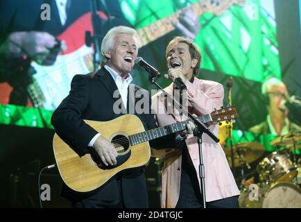 Cliff Richard performing at the 02 Arena with the Shadows 28th Sept 2009,singing with Bruce Welch Stock Photo