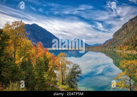 DE - BAVARIA: Autumnal scene at Sylvenstein Reservoir Stock Photo