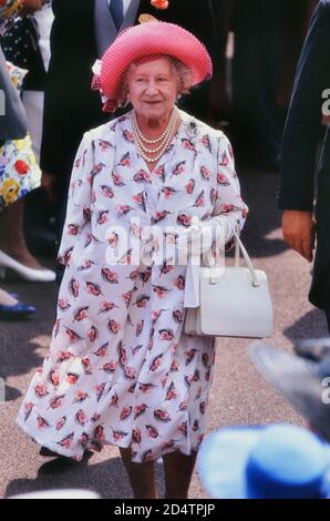 HM Queen Elizabeth the Queen Mother attending Royal Ascot, Berkshire, England, UK. Circa 1989 Stock Photo