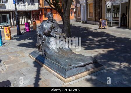 Cardinal Wolsey Statue (by David Annand) celebrating one of Suffolk's most famous sons, Silent Street & St Peter's Street, Ipswich, Suffolk, UK. Stock Photo