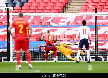 Belgium's Romelu Lukaku (second left) scores his side's first goal of the game from the penalty spot during the UEFA Nations League Group 2, League A match at Wembley Stadium, London. Stock Photo