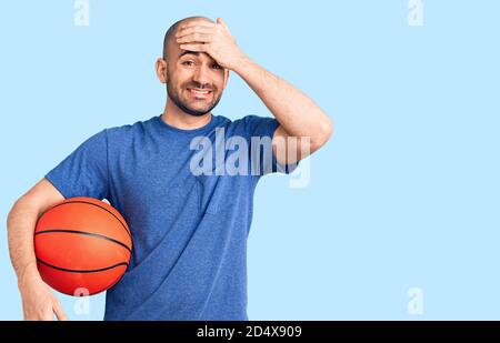 Depressão Cansada Ou Triste Jogador De Basquetebol Com Equipamento De  Treino Depois Do Jogo Falhar Erro Ou Problema. Mental Deprim Foto de Stock  - Imagem de engrenagem, corte: 257810556