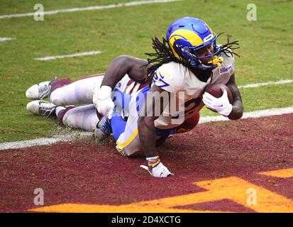 Landover, United States. 20th Dec, 2020. Seattle Seahawks wide receiver DK  Metcalf (14) attempts to bring in a pass against Washington Football Team  outside linebacker Shaun Dion Hamilton (51) in the second