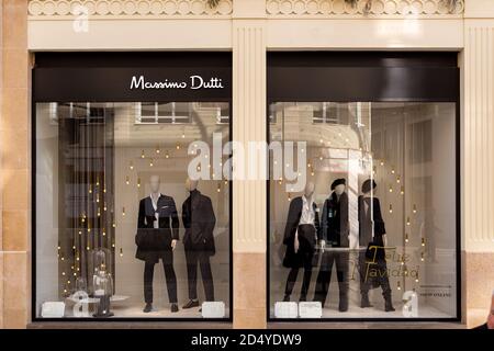 Massimo Dutti display window. Massimo Dutti fashion boutique store front Stock Photo