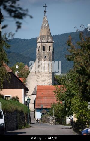 Fortified church St. Sigismund, Schwallenbach at Spitz an der Donau, Wachau, Austria Stock Photo