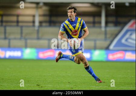 Stefan Ratchford of Warrington Wolves launches attack Stock Photo - Alamy