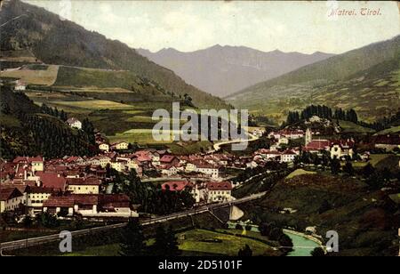 Matrei am Brenner Tirol, Panoramablick auf den Ort mit Landschaft | usage worldwide Stock Photo