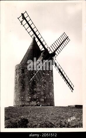 En Provence, Le Moulin où Alphonse Daudet écrivit les Lettres de Mon Moulin | usage worldwide Stock Photo