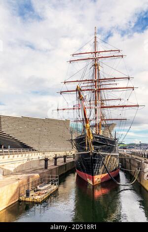 V and A museum of Modern Art on the Riverside Esplanade, Dundee next to the RRS Discovery, a barque rigged, three masted steamship, built in 1901 and Stock Photo