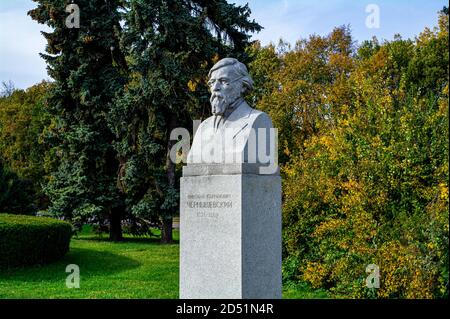 Moscow, Russia - October 12, 2020: Attractions of Moscow. Bust of Russian philosopher Nikolai Gavrilovich Chernyshevsky next to Moscow State Universit Stock Photo