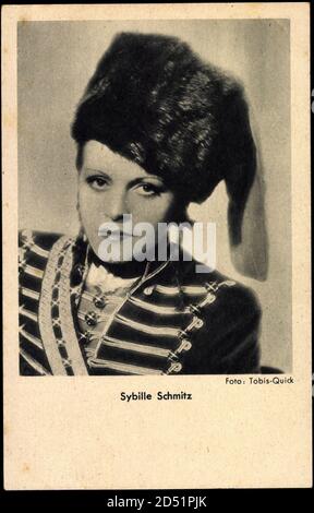 Schauspielerin Sybille Schmitz, Husarenuniform | usage worldwide Stock Photo