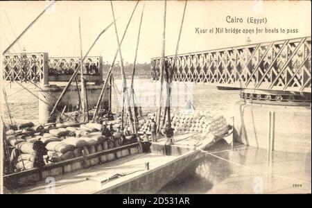 Cairo Kairo Ägypten, Kasr el Nil bridge open for boats to pass, Lastkahn | usage worldwide Stock Photo