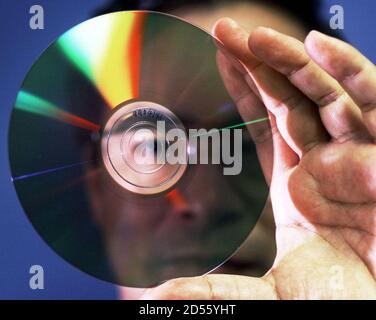 Japanese Researcher Hiroshi Fuji Shows A 0 Gigabyte Memory Disc Jointly Developed By National Institute For Advanced Interdisciplinary Research And Sharp Corp At The Japanese Government S Research Center In Tsukuba August 26 The New High