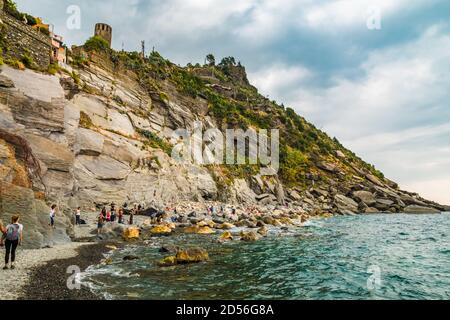 Picturesque landscape view of the rugged pebble beach on the east coast of Vernazza in the Cinque Terre coastal area. This new beach, accessible... Stock Photo