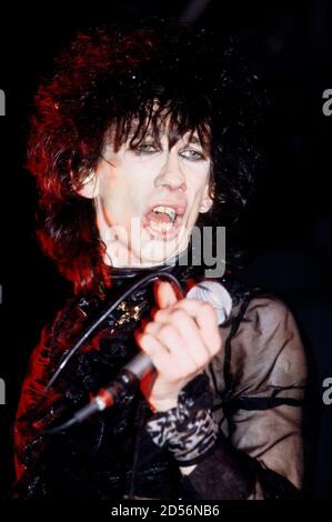 Stiv Bators from The Lords of the New Church live at Halloween