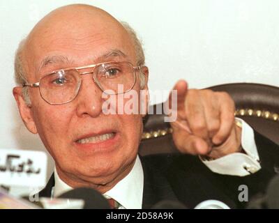 Pakistani Foreign Minister Sartaj Aziz Gestures During A News Conference Following Crisis Talks Earlier In The Day With Indian Counterpart Jaswant Singh In New Delhi June 12 Aziz Said A Military Line Of Control Loc Dividing The Disputed Region Of Kashmir