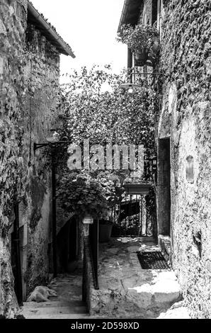 Scanno is an Italian town of 1755 inhabitants located in the province of L'Aquila, in Abruzzo Stock Photo