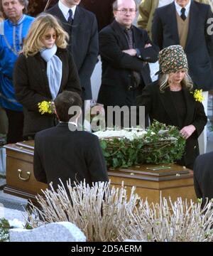 Actress Jane Fonda and Roger Vadim at their wedding Stock Photo - Alamy