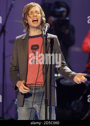Singer Beck Performs A Song At The Vh 1 Vogue Fashion Awards In New York December 5 Digital Image Stock Photo Alamy
