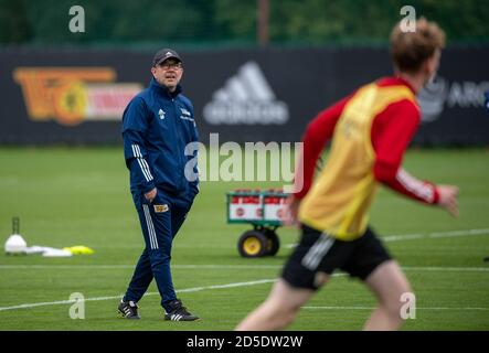 Berlin, Germany. 13th Oct, 2020. Urs Fischer (l), coach at 1 FC Union Berlin, is standing on the training pitch. Credit: Christophe Gateau/dpa/Alamy Live News Stock Photo
